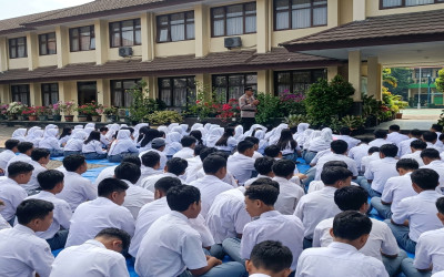 POLISI GOES TO SCHOOL